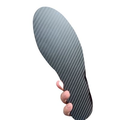 Insólas esportivas de fibra de carbono absorvendo choque energia de retorno para a explosividade dos atletas